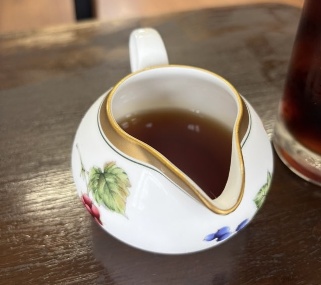 カフェ・ド・たろう（豊田市）　ふわ厚ダブルスフレホットケーキのメープルシロップ