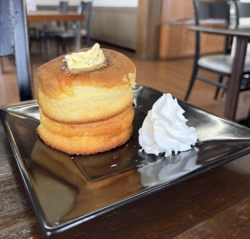 カフェ・ド・たろう（豊田市）　ふわ厚ダブルスフレホットケーキ