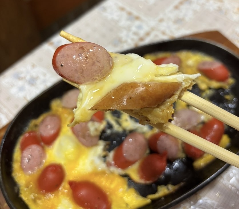 オリエント（豊田市）　赤ウインナー玉子とじ