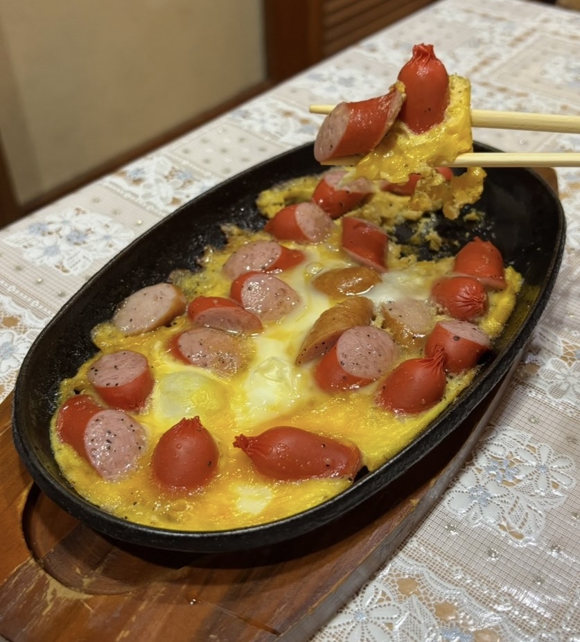 オリエント（豊田市）　赤ウインナー玉子とじ一口