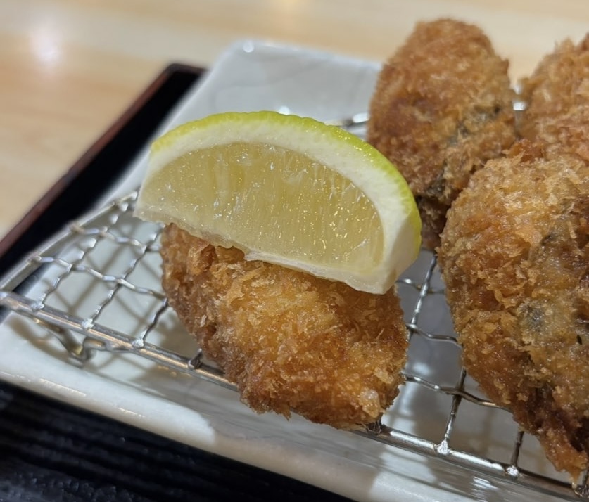 お食事処 兼市(豊田市) カキフライとレモン