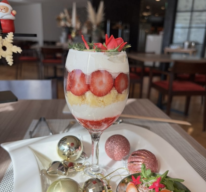 シーズナルキッチン ル・ボナール　グラスショートケーキ