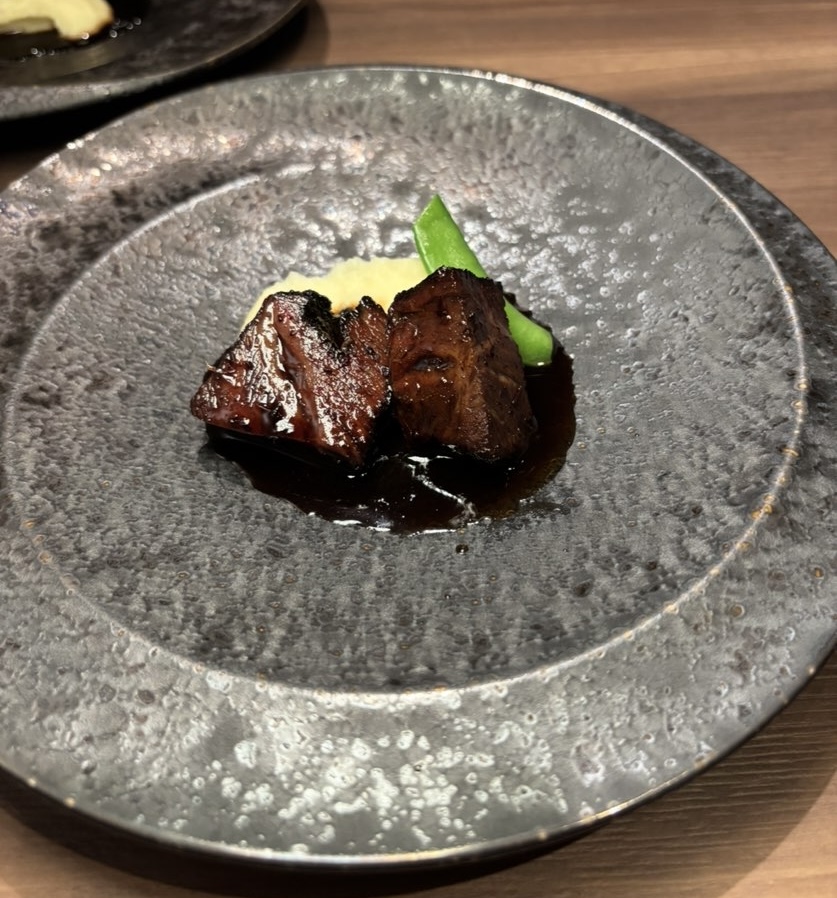 創作焼肉亭 にくよい(岡崎市) 牛ほほ肉の赤ワイン煮込み