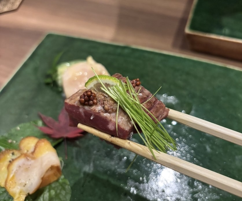 創作焼肉亭 にくよい(岡崎市) 牛ハツの藁燻製