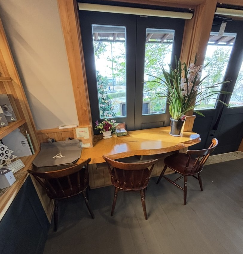 hd,/アッシュデコンマ（豊田市）　イートインスペース