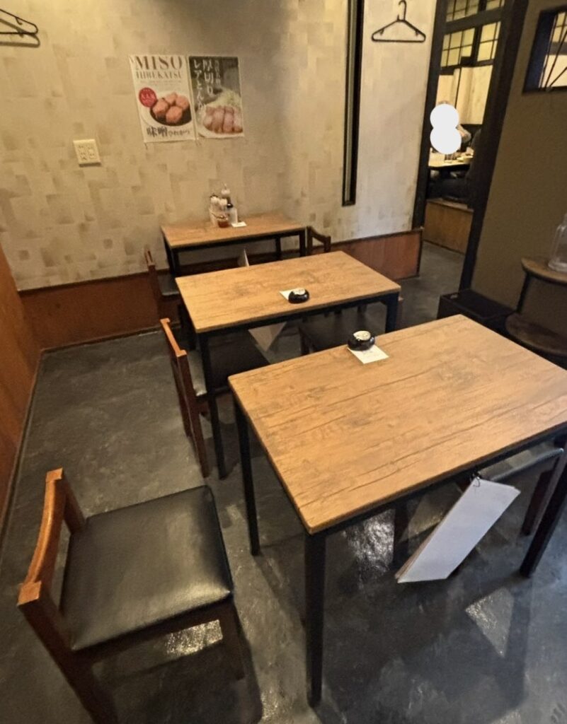 厚切りレアとんかつ やまとん 岡崎店 店内風景