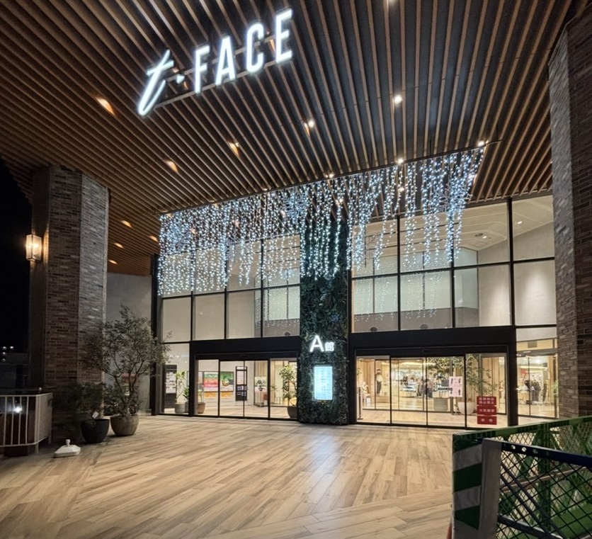 豊田市T-facaの入口
