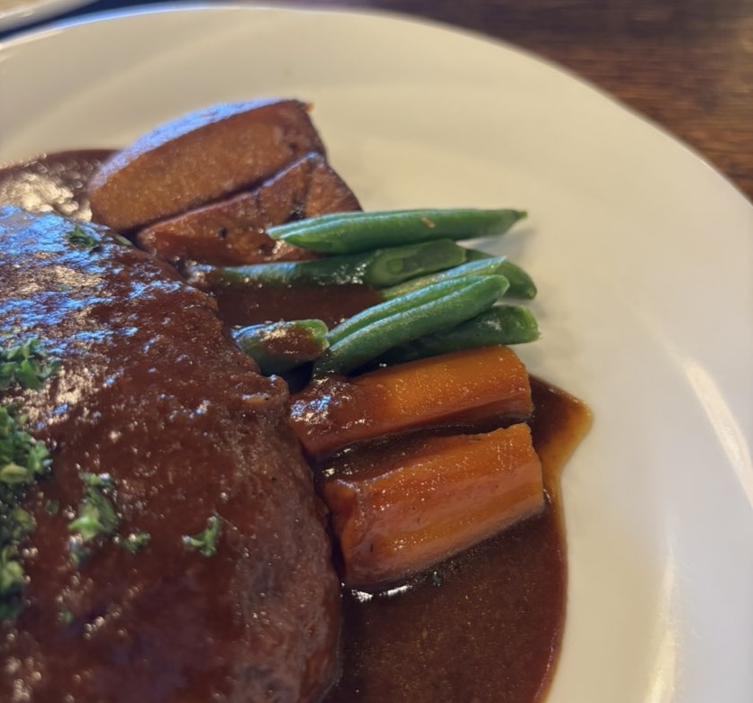 ビトーク （BITOKE）豊田市　ハンバーグに備え付けられてる野菜