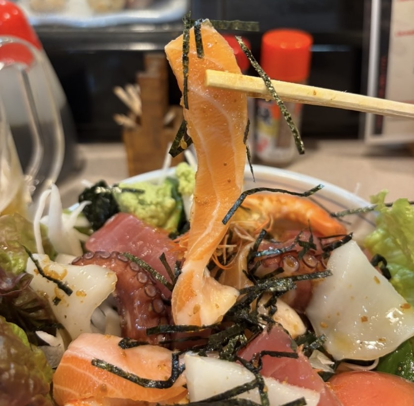 居酒屋たかせ（豊田市）　海鮮サラダ一口