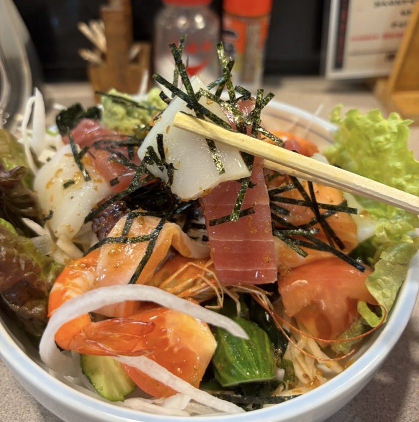 居酒屋たかせ（豊田市）　海鮮サラダ一口