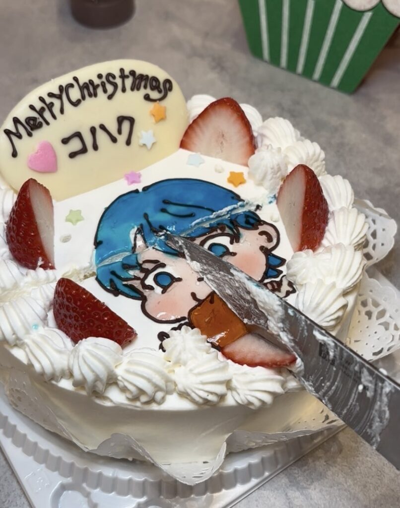 お菓子の部屋（豊田市） ケーキをカットしてる状態