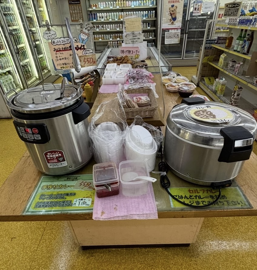 フジファミリーショップ前山店　セルフカレーコーナー