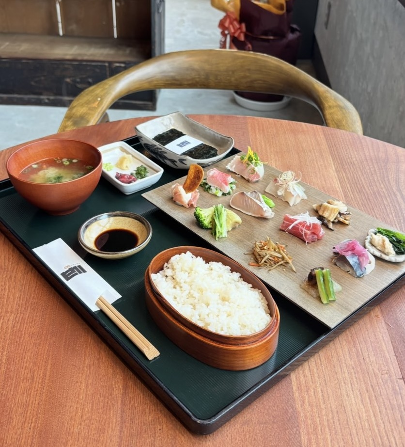 手巻き喫茶二巻（豊田市）　手巻き寿司12品