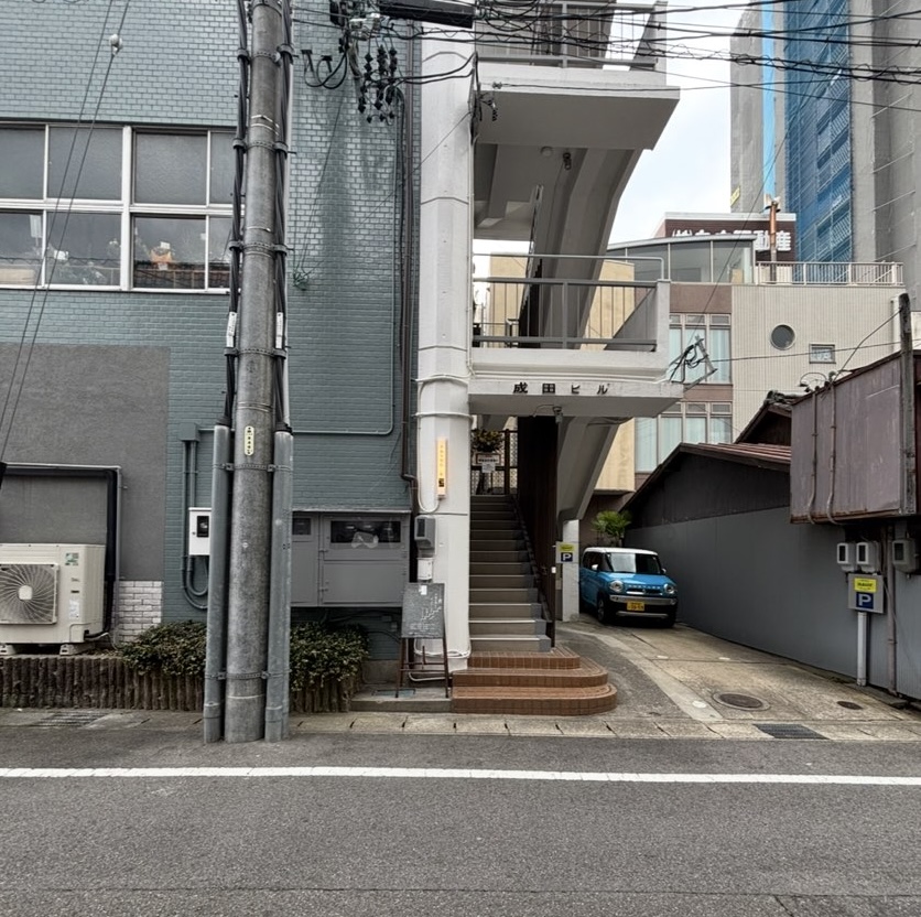 手巻き喫茶二巻（豊田市）　入口の階段