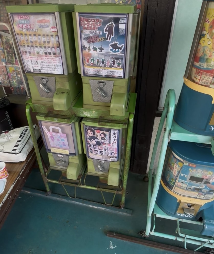 駄菓子屋つるた(豊田市) ガチャガチャ