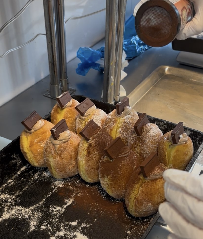 MOU DONUT（ムードーナツ）　生ドーナツ作成風景