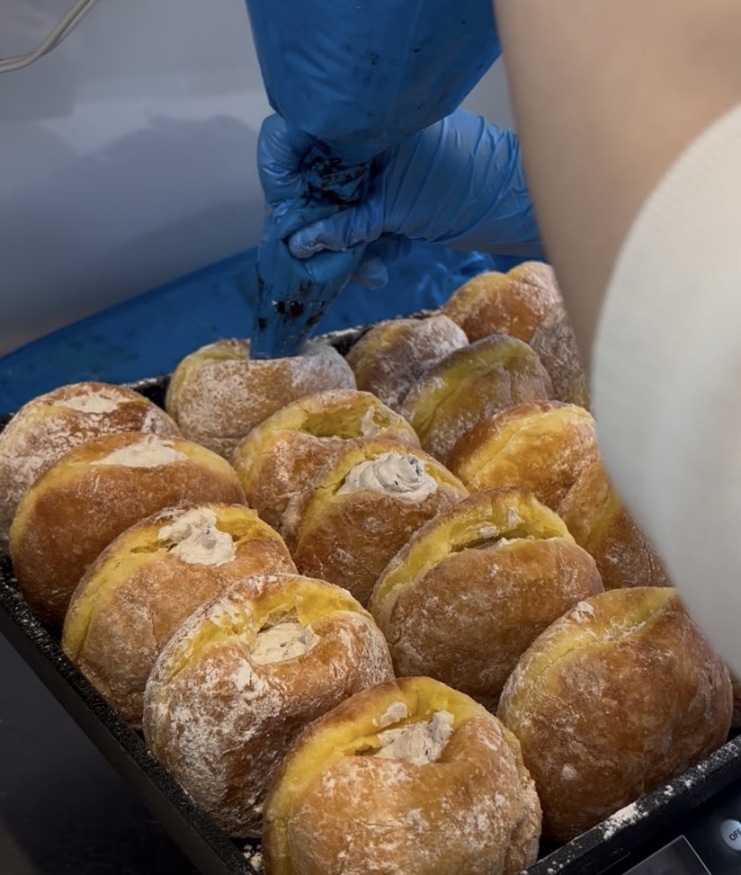 MOU DONUT（ムードーナツ）　生ドーナツ作成風景