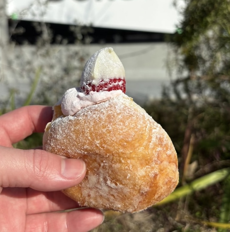 MOU DONUT（ムードーナツ）　いちごドーナツ
