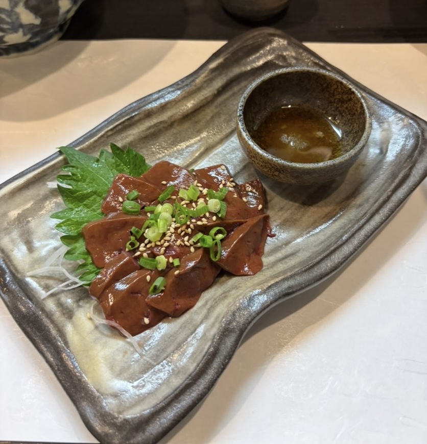 圭五（豊田市梅坪）　馬のレバ刺し