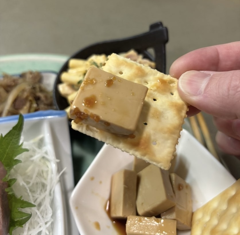 たけうち食堂（豊田市）　スモークチーズとクラッカー