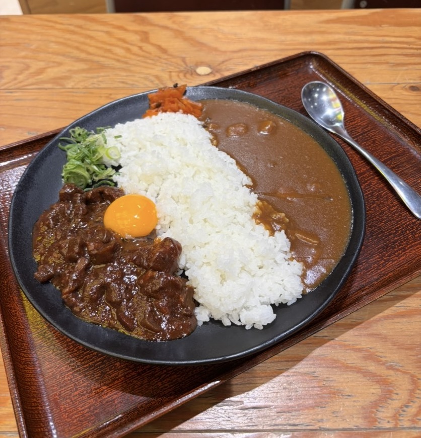 キッチン杏（豊田市）　どてたまカレー