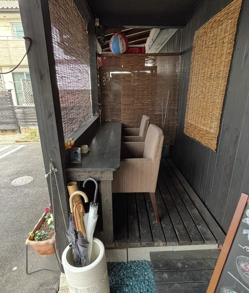 琉球cafe てぃーだかんかん（豊田市）　テラス席
