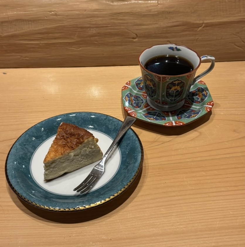 かき小屋 厚岸水産 豊田本店　バスクチーズケーキ