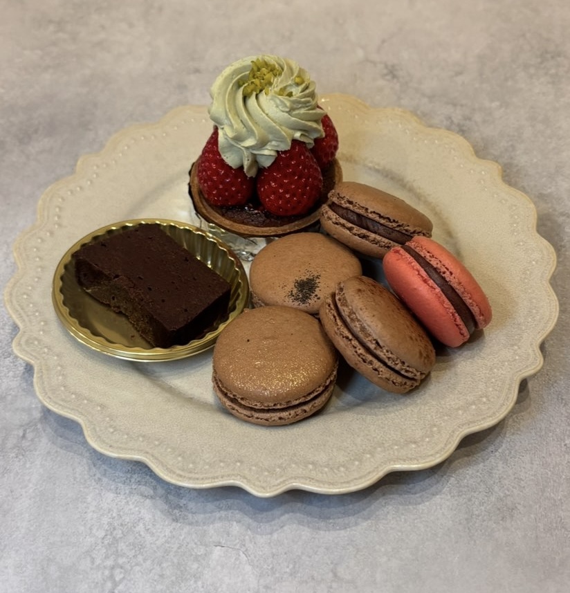 パティスリーアション（ACHON）　ケーキとマカロン