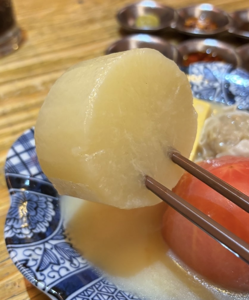 ごくらく荘 豊田市駅前店　鶏白湯おでんの大根