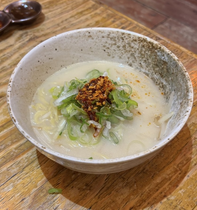 ごくらく荘 豊田市駅前店　鶏白湯ラーメン