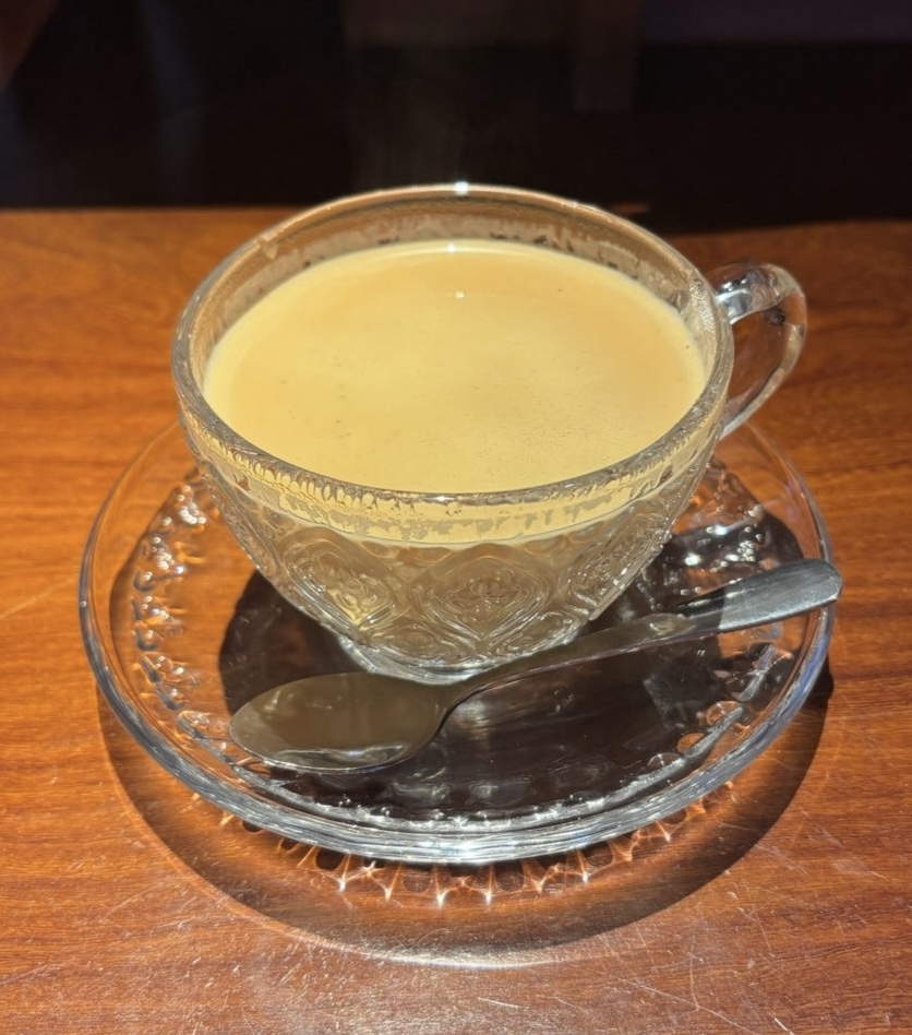 喫茶 マ借リノ(豊田市) ハニージンジャーティーラテ