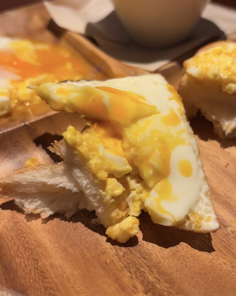 喫茶 マ借リノ(豊田市) 目玉焼きトースト