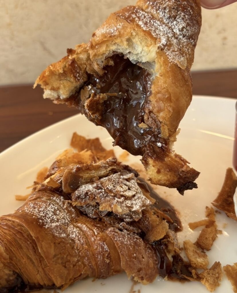 サロン・ド・テ 名古屋ふらんす 本店　デザートクロワッサンしょこら