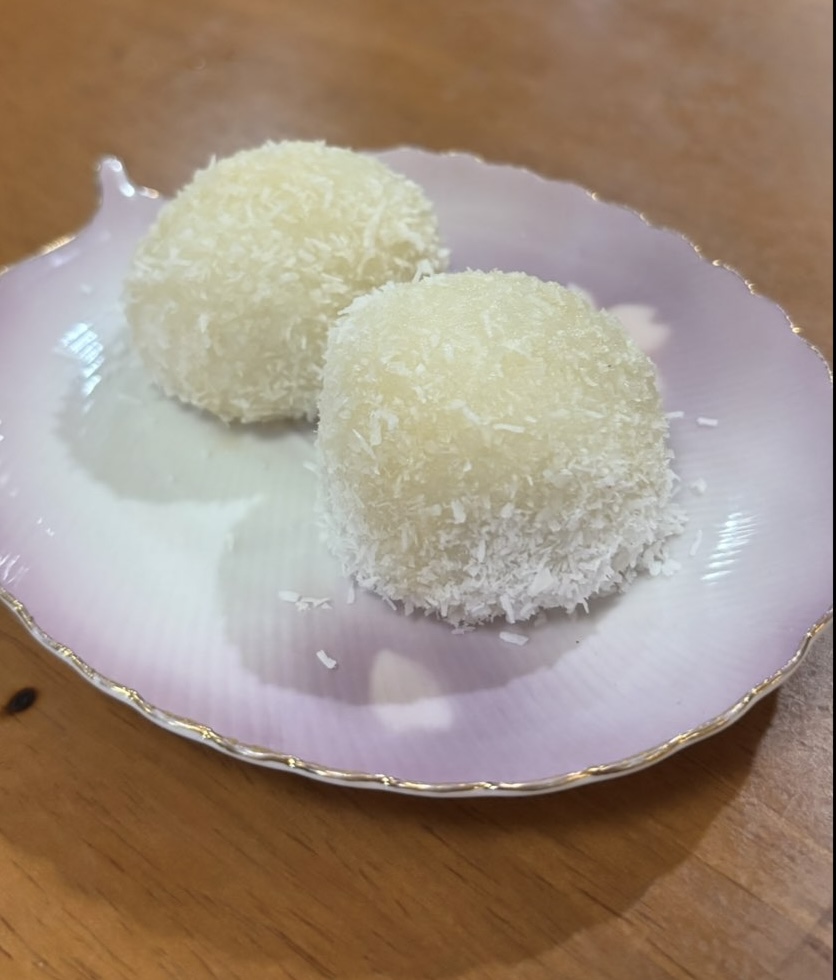 豊来飯店（豊田市）　ココナッツ団子