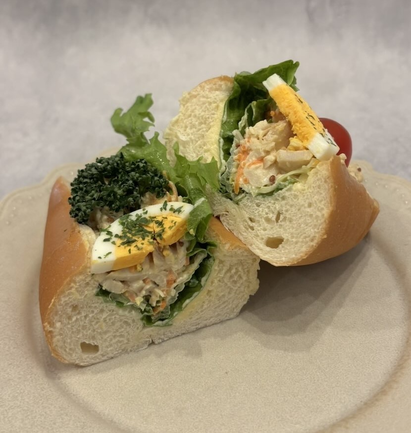 あすけコッペ（豊田市足助）　チキンサラダコッペパン