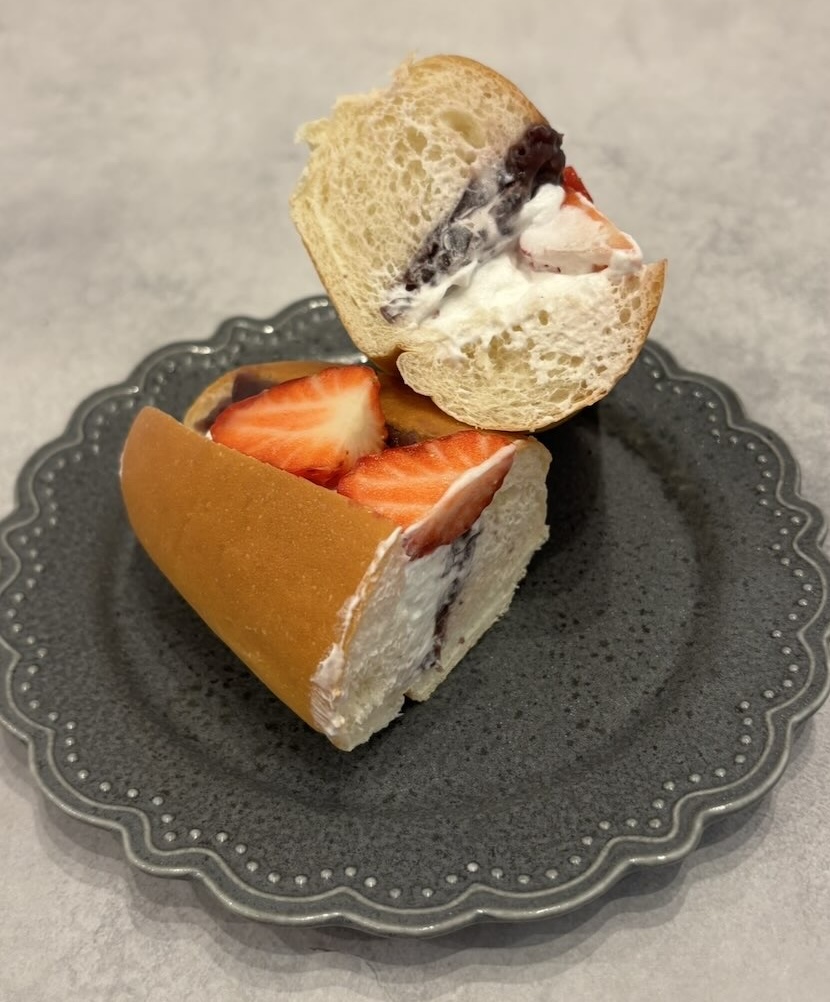 あすけコッペ（豊田市足助）　あんいちごホイップ