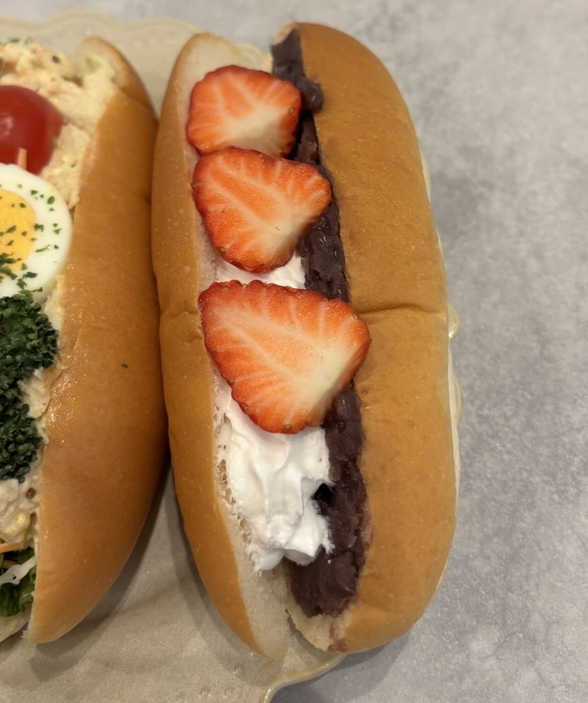 あすけコッペ（豊田市足助）　あんいちごコッペパン