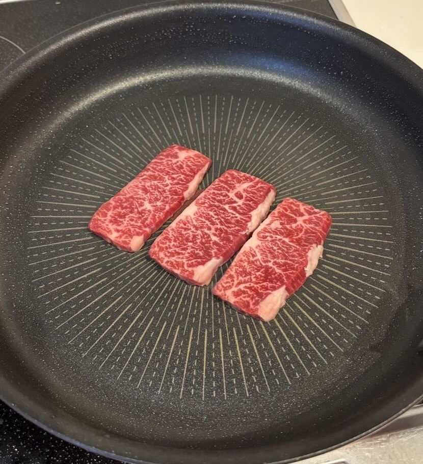 いろは牛肉店（豊田市）　あすけ紅牛を焼いてる