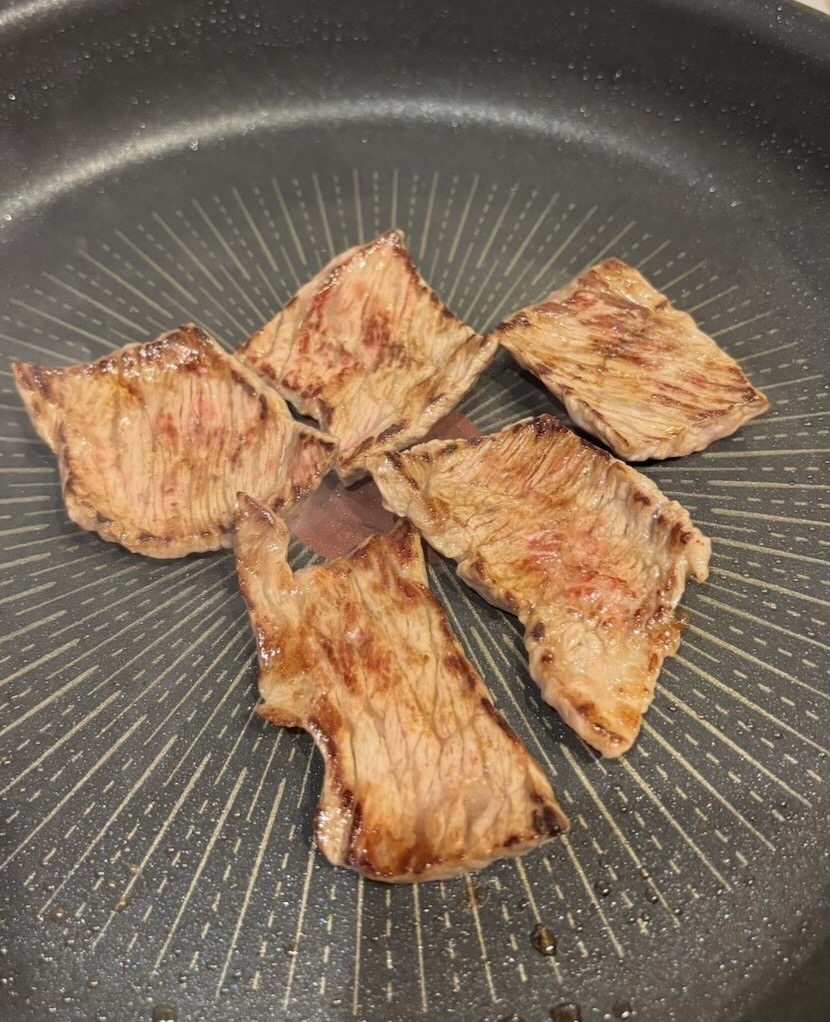 いろは牛肉店（豊田市）　あすけ紅牛を焼いてる