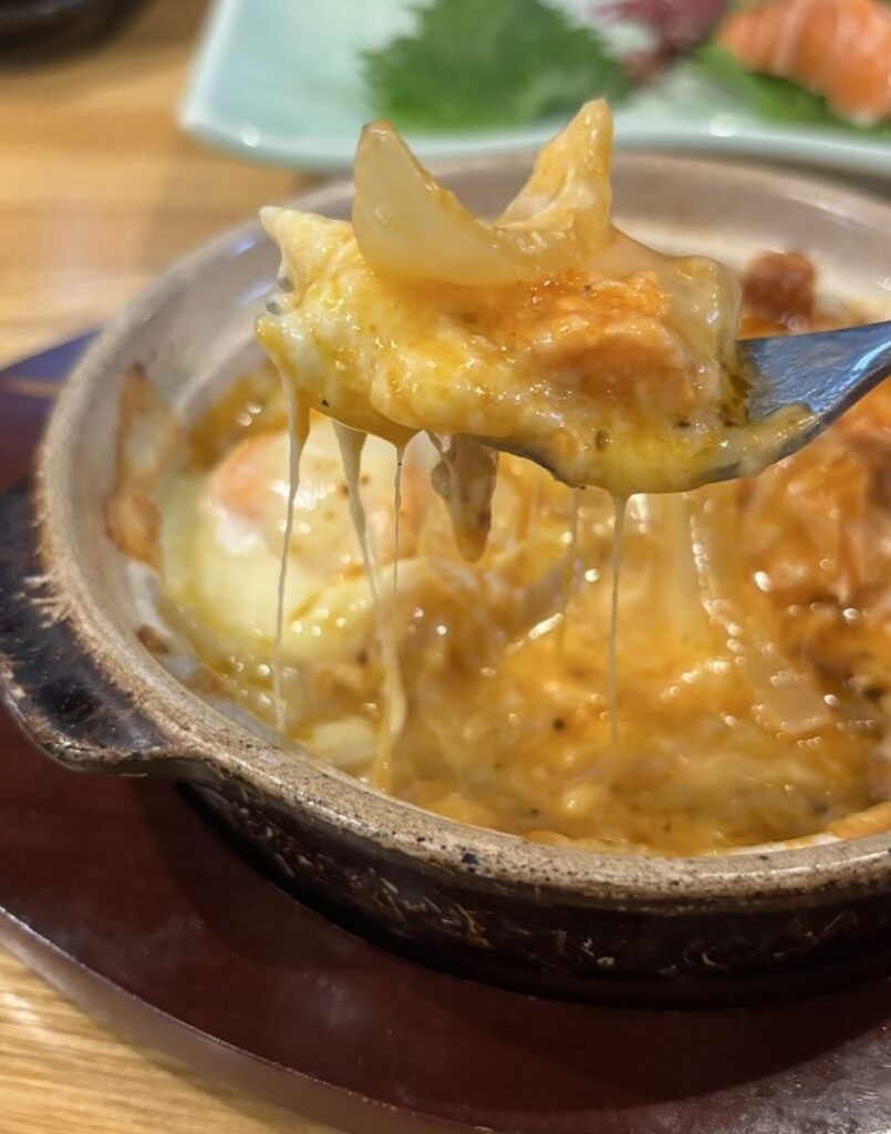 炉ばた すず㐂（豊田市）　サーモン玉ねぎチーズ焼き