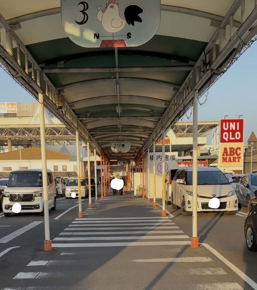 麦とろガーデン 豊田メグリア本店の通路