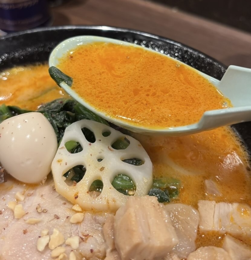 きがる家 豊田本新町本店　家系麻辣湯麺のスープ