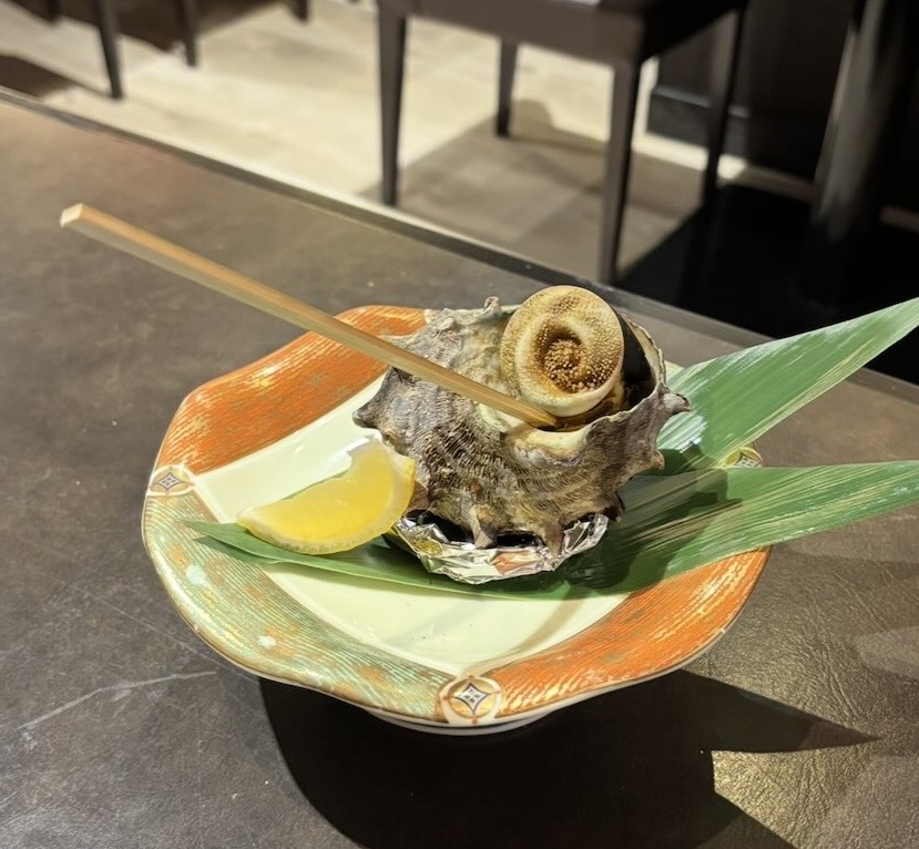 原始焼き酒場 火の丸（豊田市）　サザエの壺焼き