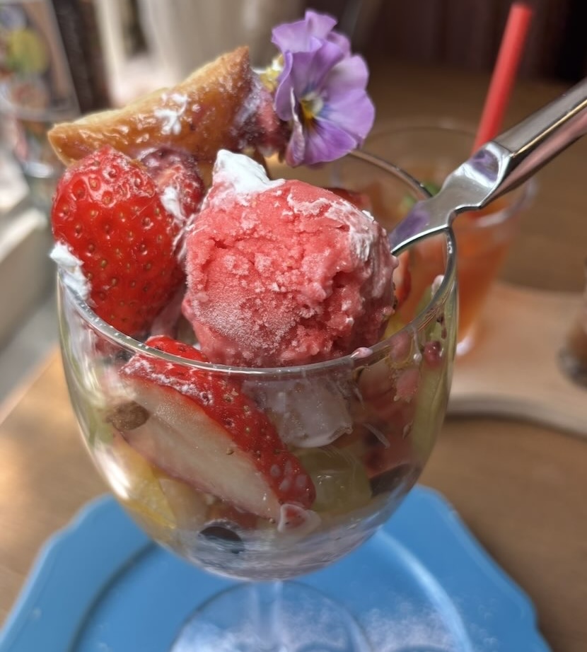 Halleloo Garden（みよし市）　ランチのフルーツパフェ