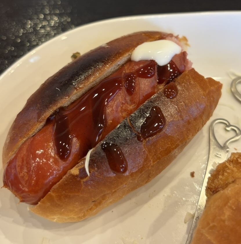 かつさと 豊田宮町店　ホットドッグにソース