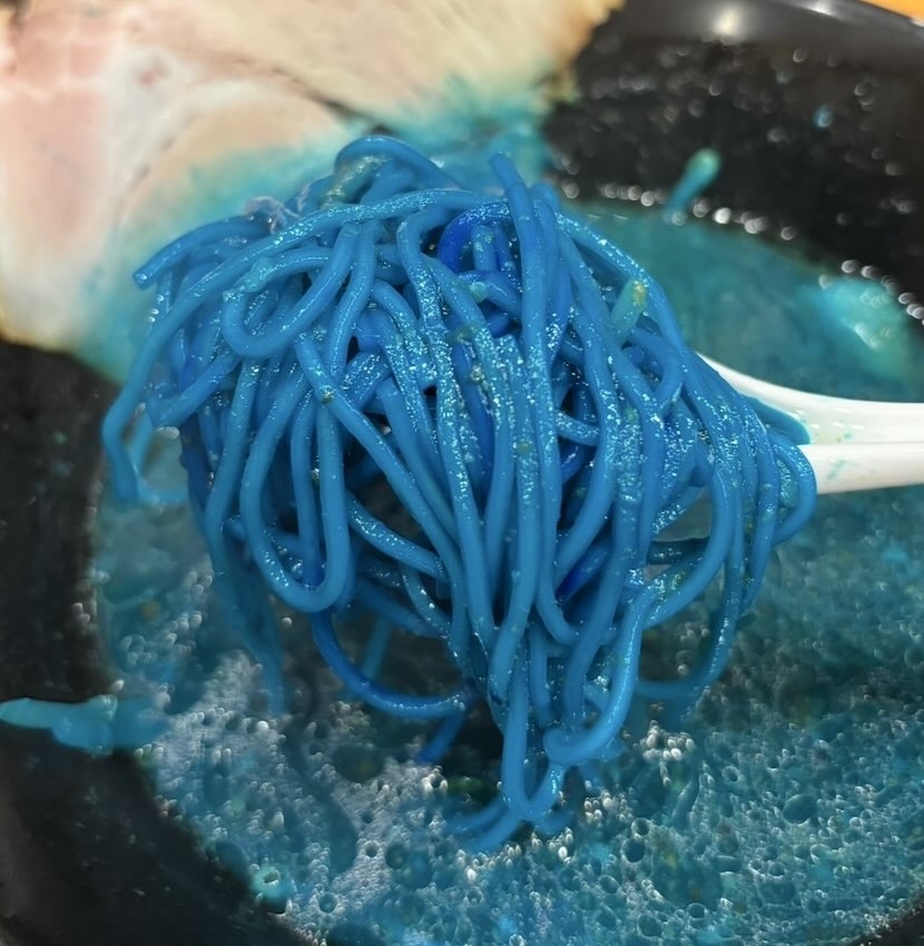 麦笑 豊田店　青のとんこつの麺