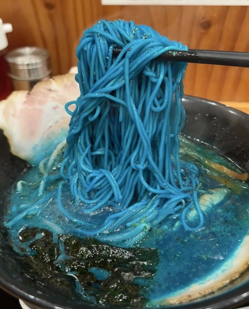 麦笑 豊田店　青のとんこつの麺