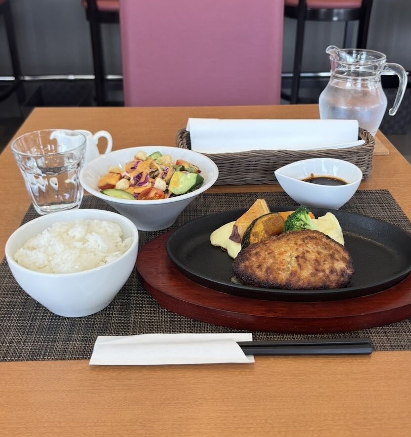 洋食やすひろ(豊田市) 鉄板ハンバーグセット