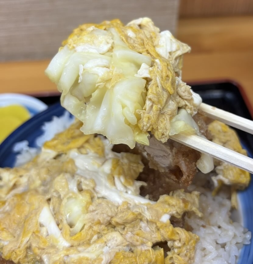 豊田大正庵 本店　カツ丼のキャベツ
