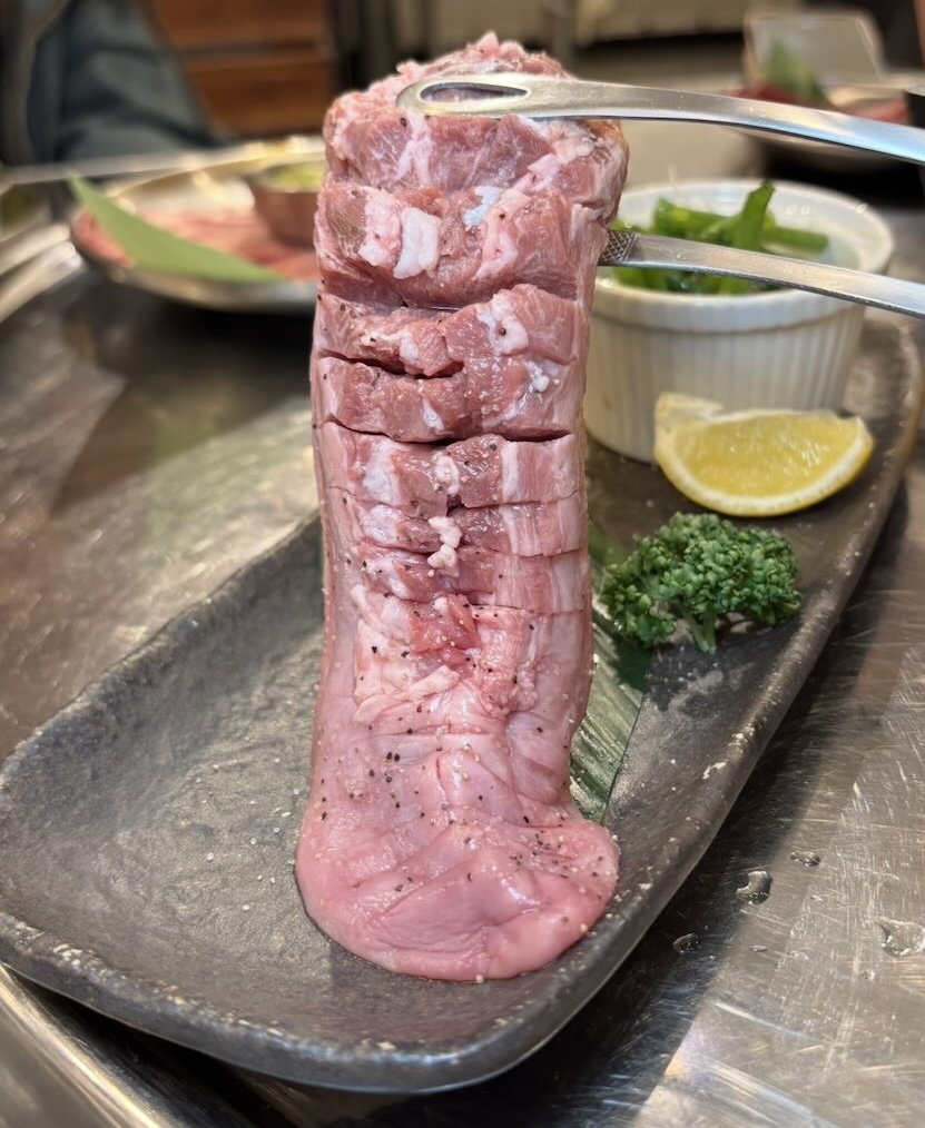 ビアガーデン おいでんテラス　豊田市駅　豚タン1本炙り